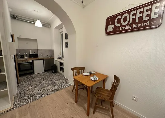 Le Petit Cafe - Centre Ville, Parking Gratuit